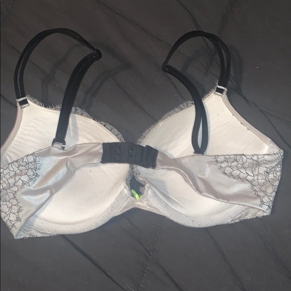 Very Sexy Push up Victoria’s Secret 34C - Picture 3 of 8